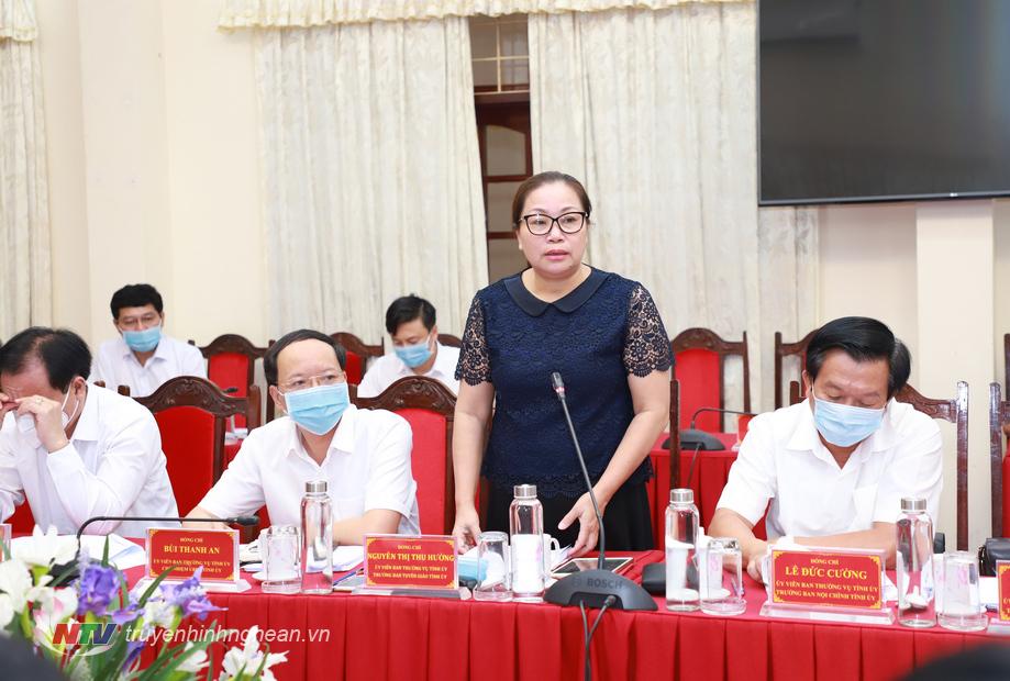 Đồng chí Nguyễn Thị Thu Hường - Ủy viên BTV, Trưởng ban Tuyên giáo Tỉnh ủy phát biểu tại hội nghị.