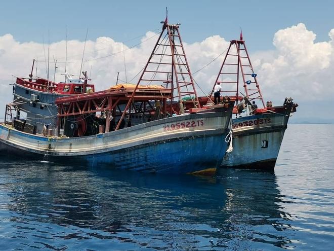 Hai tàu cá Việt Nam bị phía Malaysia bắt giữ ở Kelantan. Ảnh: Reuters.