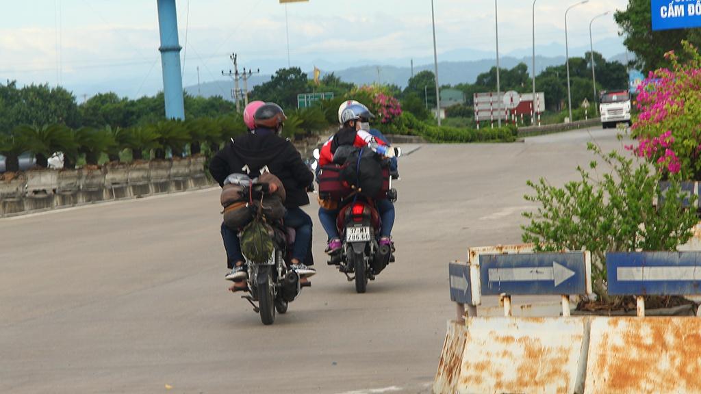 hững chiếc xe máy này đã vượt hơn 1.200 km để về quê Nghệ An
