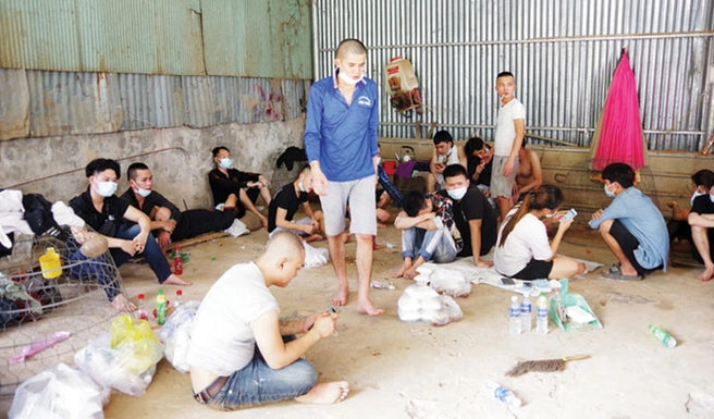 Công dân Việt Nam trốn khỏi casino ở tỉnh Kandal, Campuchia. Ảnh: Bộ đội Biên phòng An Giang.
