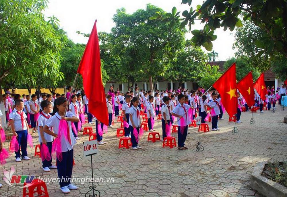 Học sinh Nghệ An náo nức khai giảng năm học mới.