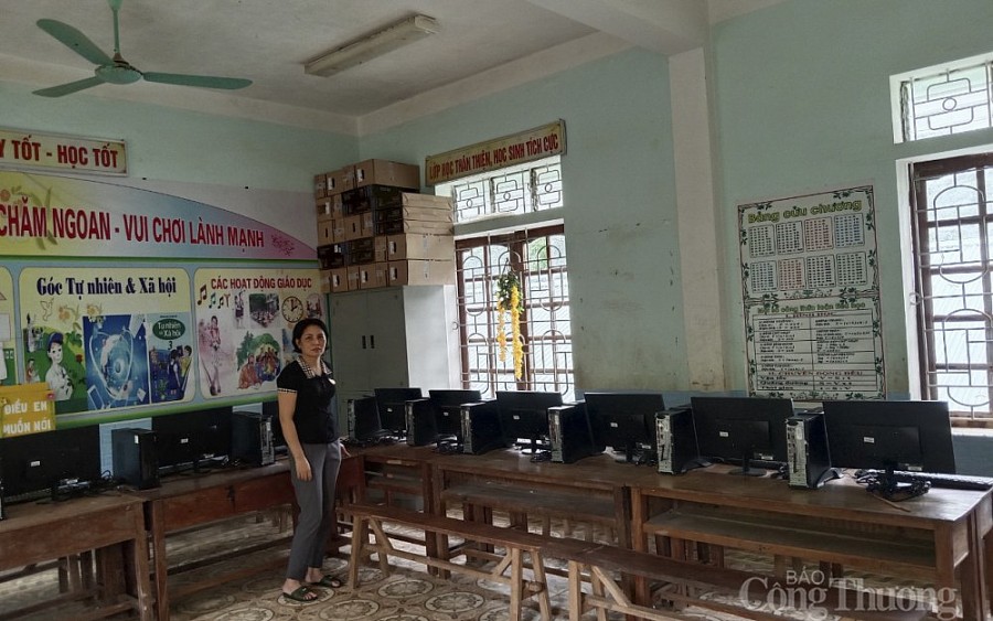 Vì không có điện lưới nên toàn bộ số máy tính của trường học đành “đắp chiếu”