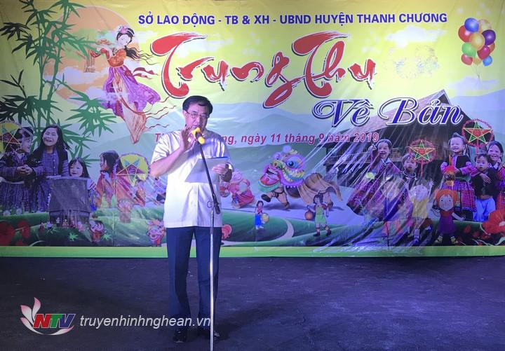 Ông Đoàn Hồng Vũ - Giám đốc Sở LĐ-TBXH phát biểu chúc mừng các cháu thiếu niên, nhi đồng 2 xã Thanh Sơn, Ngọc Lâm.