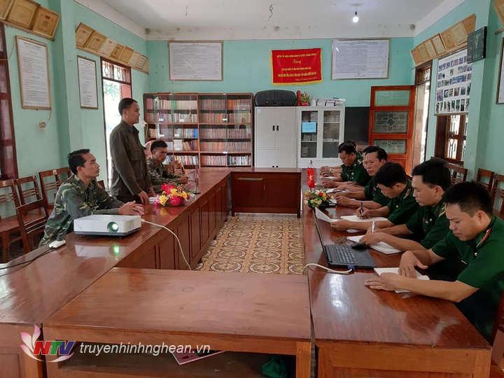 Thống nhất kế hoạch tuần tra song phương giữa Đồn BP Nhôn Mai và Đại đội Biên phòng 217 ( Lào)