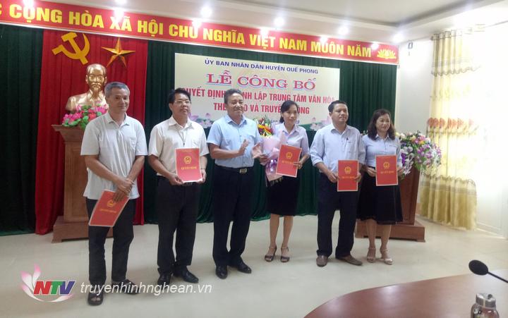 Công bố quyết định thành lập Trung tâm văn hóa thể thao và truyền thông huyện Quế Phong