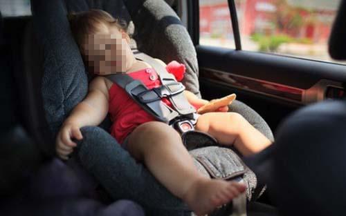 Trẻ em sẽ mệt mỏi khi ngủ ngồi trên ôtô.