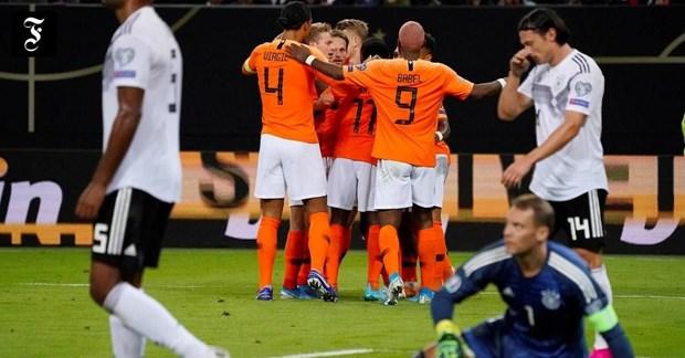 Hàng thủ Đức thi đấu tệ trước Hà Lan.
