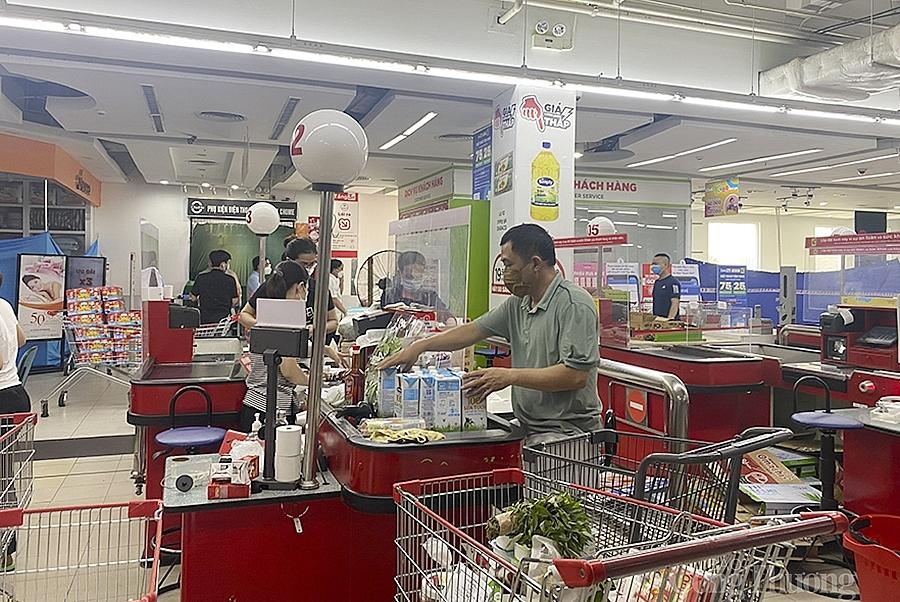 TP. Vinh cho phép mở cửa siêu thị, cửa hàng tiện lợi, điểm bán hàng thiết yêu và cho phép người dân đi mua hàng thiết yếu 3 ngày/lần.