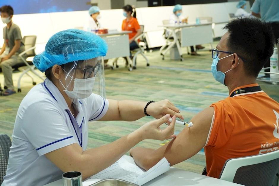  Ban Chỉ đạo phòng, chống dịch COVID-19 TP Hà Nội cho biết, trong vòng 24 giờ qua đã tiêm được 573.829 mũi vaccine COVID-19.