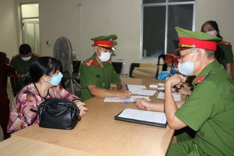 Cơ quan CSĐT Công an Nghệ An làm việc với bị can Nguyễn Thị Thu.