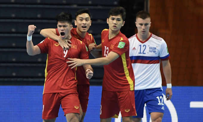 Đắc Huy (số 9) ghi bàn đầu cho Việt Nam ở vòng 1/8 World Cup. Ảnh: FIFA