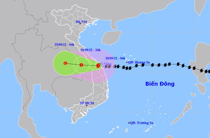 Dự báo bão số 4 sẽ đi sâu vào đất liền các tỉnh Trung Trung Bộ trong 12 giờ tới và suy yếu dần thành áp thấp nhiệt đới. (Ảnh: NCHMF).