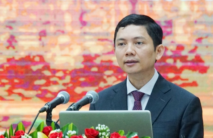 Ông Bùi Nhật Quang, Ủy viên Trung ương Đảng, Chủ tịch Viện Hàn lâm khoa học Xã hội Việt Nam bị đề nghị kỷ luật. 