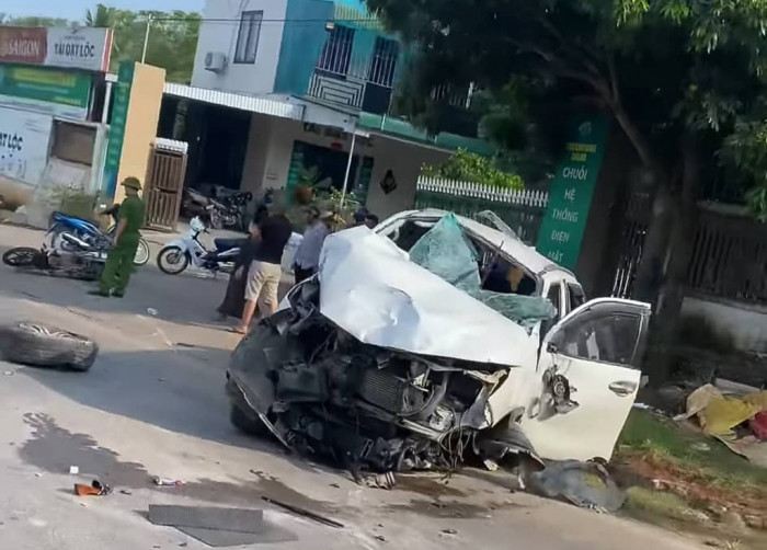 Ô tô &quote;điên&quote; tông xe máy ở Nghệ An, 2 người tử vong, 5 người bị thương