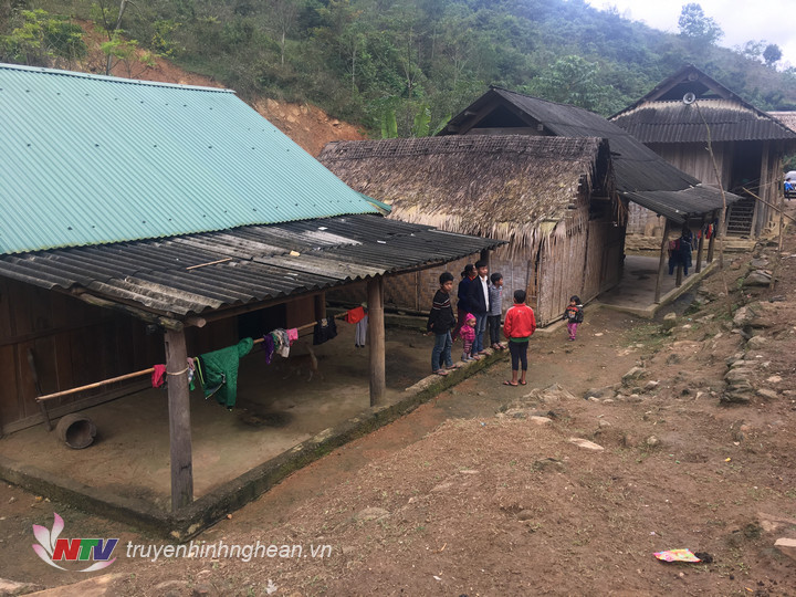  Bản Yên Hương xã Yên Hòa- Tương Dương hiện có 70 hộ nghèo trên tổng số 88 hộ 