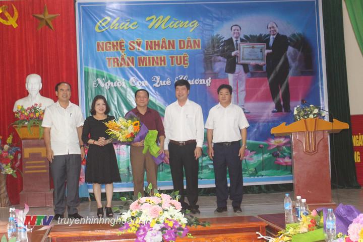 Anh Sơn tổ chức lễ vinh danh nghệ sĩ nhân dân Trần Minh Tuệ