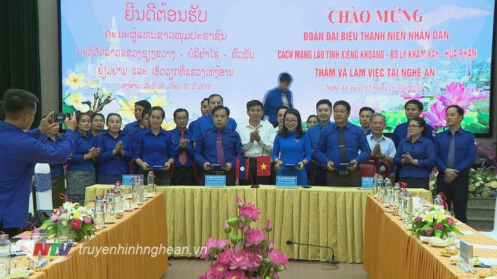 Ký kết Chương trình phối hợp giữa Tỉnh đoàn Nghệ An và Tỉnh đoàn 3 tỉnh (Lào)