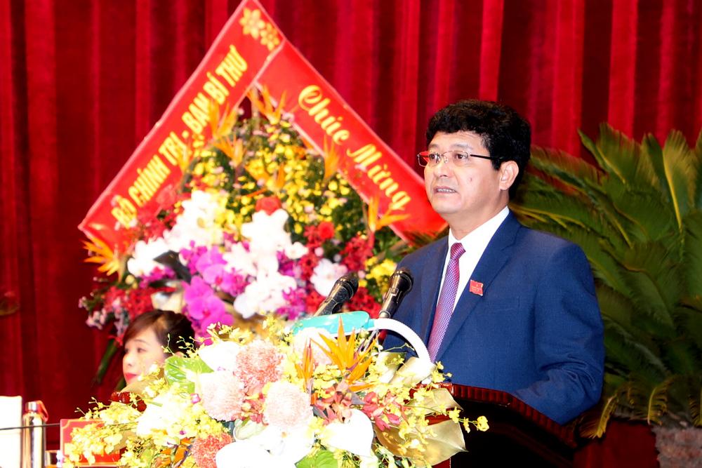 Đồng chí Phạm Trọng Hoàng, thay mặt Đoàn Thư ký lên trình bày Dự thảo Nghị quyết Đại hội.