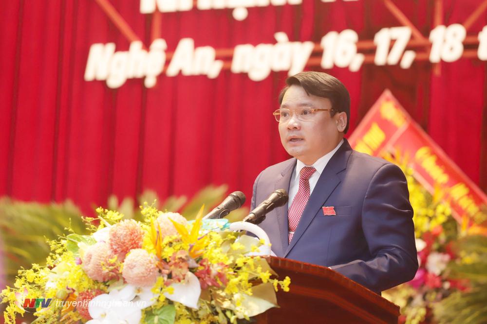 Đồng chí Phùng Thành Vinh - Bí thư Huyện ủy Đô Lương phát biểu tham luận.