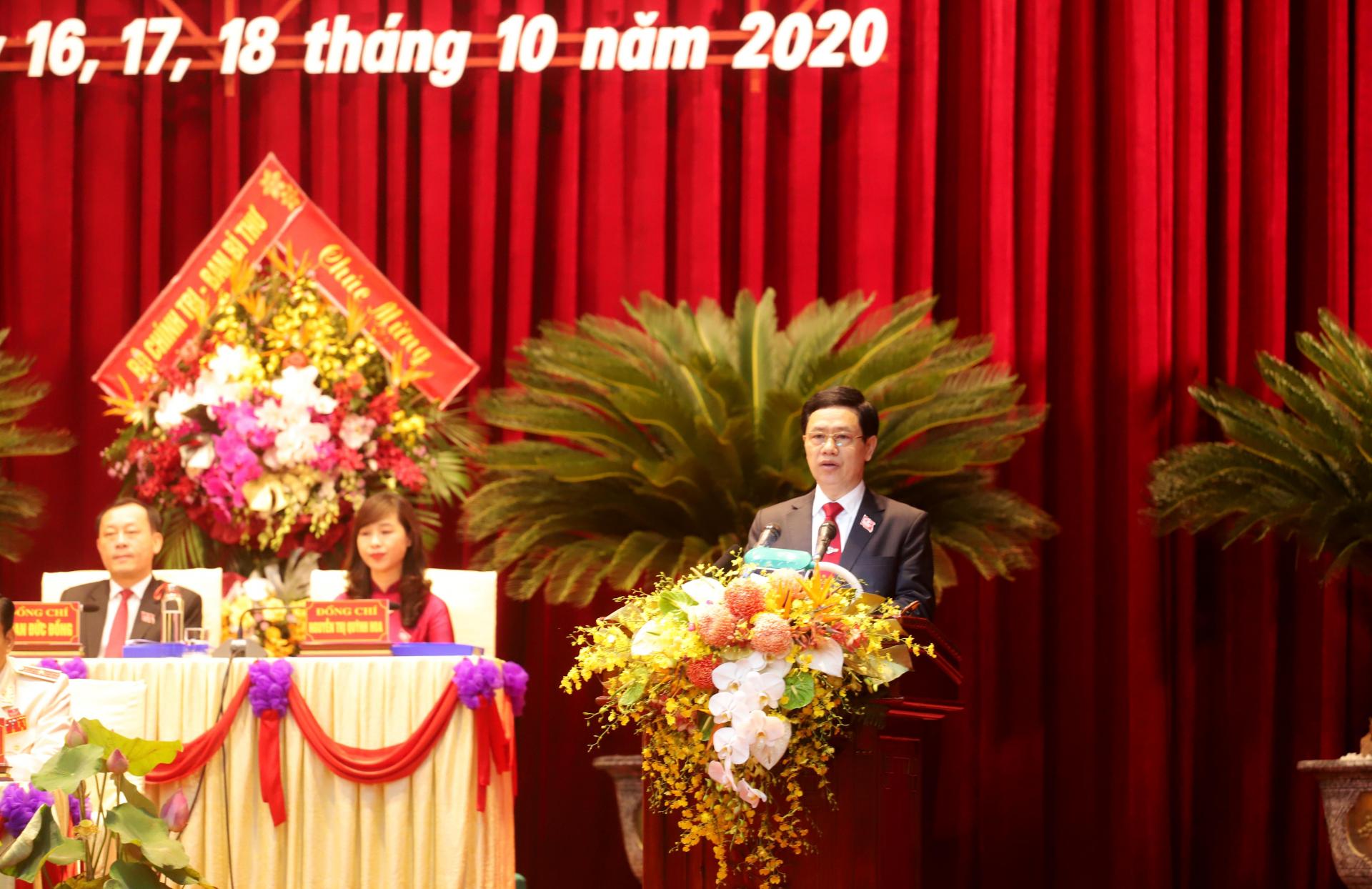 Phó Bí thư Thường trực Tỉnh ủy Nguyễn Xuân Sơn trình bày Báo cáo Kiểm điểm của Ban Chấp hành Đảng bộ tỉnh khoá 18, nhiệm kỳ 2015-2020.