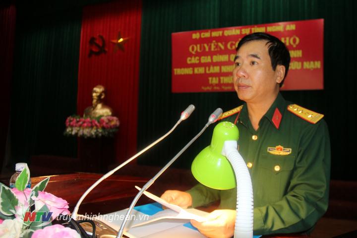 Đại tá Phạm Văn Đông, Phó Bí thư Đảng uỷ - Chính uỷ Bộ CHQS tỉnh phát động phong trào thi đua trên toàn LLVT Nghệ An. 