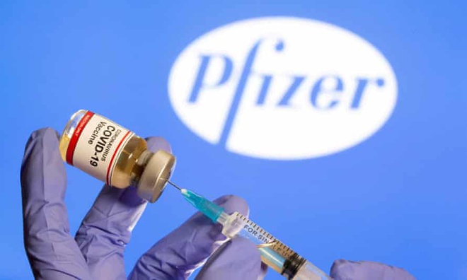 Vaccine ngừa Covid-19 Pfizer/BioNTech có hiệu quả cao trong việc ngăn ngừa bệnh nặng trong ít nhất 6 tháng sau khi tiêm đủ 2 liều. Ảnh: Reuters.