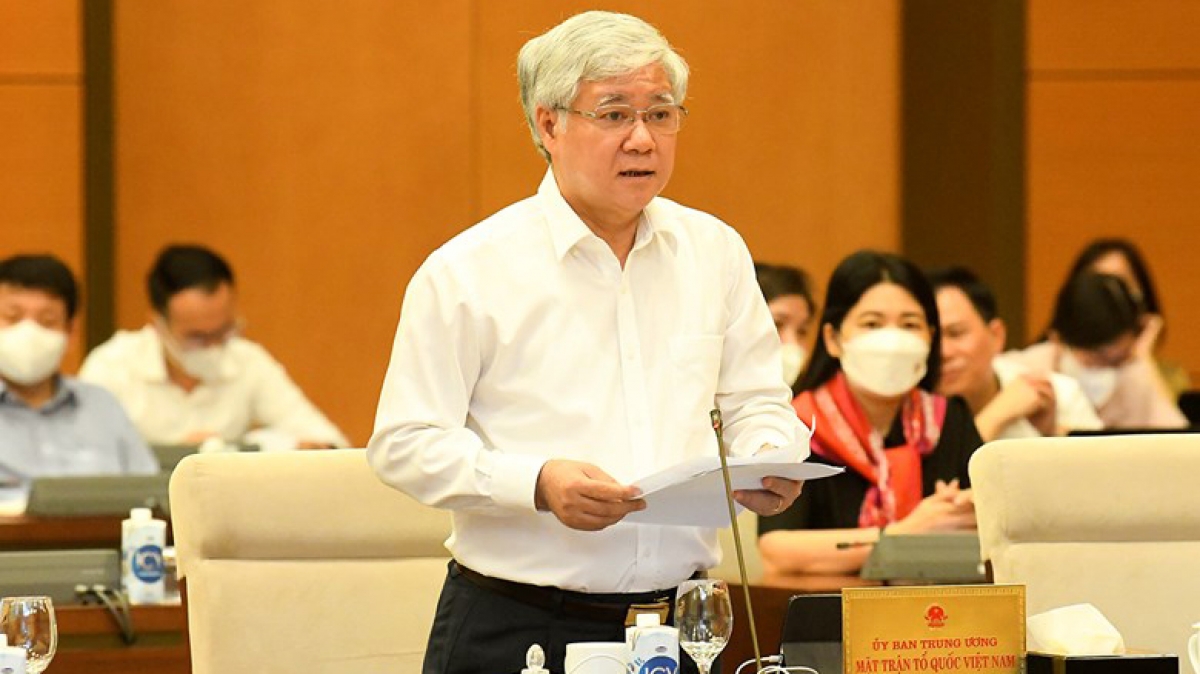 Chủ tịch UBTQW MTTQ Việt Nam Đỗ Văn Chiến trình bày báo cáo tại phiên họp sáng 11/10