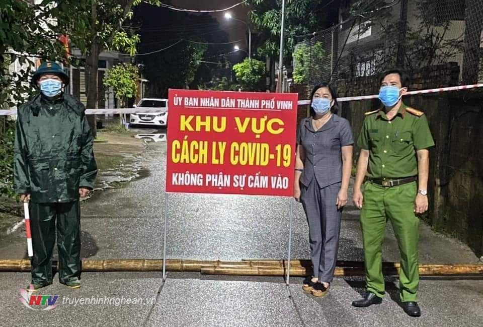 Chốt kiểm soát Covid-19 tại phường Hà Huy Tập, TP Vinh