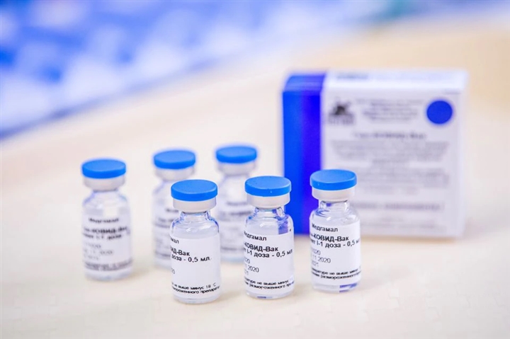 Vaccine COVID-19 dạng xịt dự kiến sẽ được triển khai tại một phòng khám ở St Petersburg. (Ảnh: Reuters)
