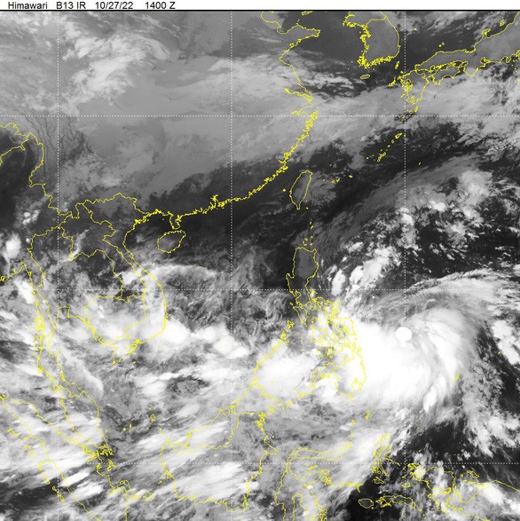 Dự báo khoảng đêm 30/10 bão Nalgae vào Biển Đông. Ảnh: NCHMF