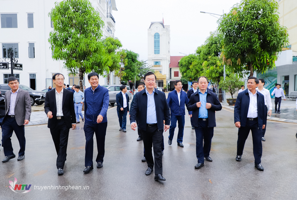 Chủ tịch UBND tỉnh Nguyễn Đức Trung kiểm tra Dự án Khu nhà ở và dịch vụ thương mại tại xã Diễn Thành. 