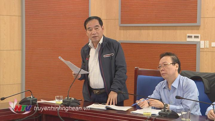 Phó Chủ tịch HĐND tỉnh Hoàng Viết Đường phát biểu tại cuộc họp.