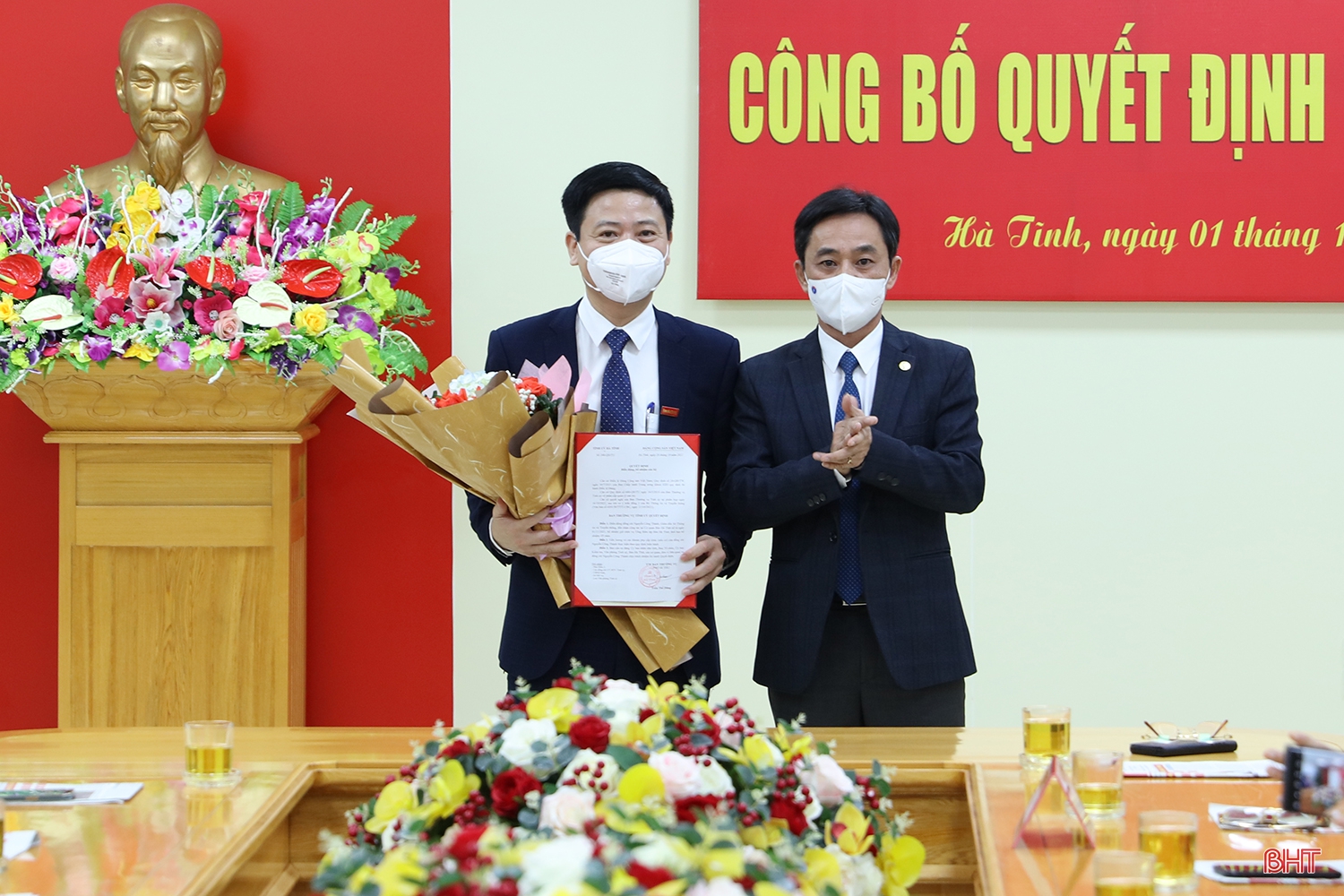 Phó Trưởng ban Thường trực Ban Tổ chức Tỉnh ủy Nguyễn Minh Đức công bố quyết định của Ban Thường vụ Tỉnh ủy.