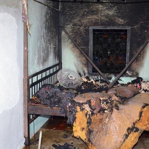 Chồng đập bình gas gây cháy nhà, vợ và hai con tử vong