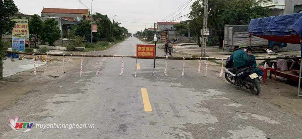 Chốt kiểm soát Covid-19 tại Quỳnh Lưu.