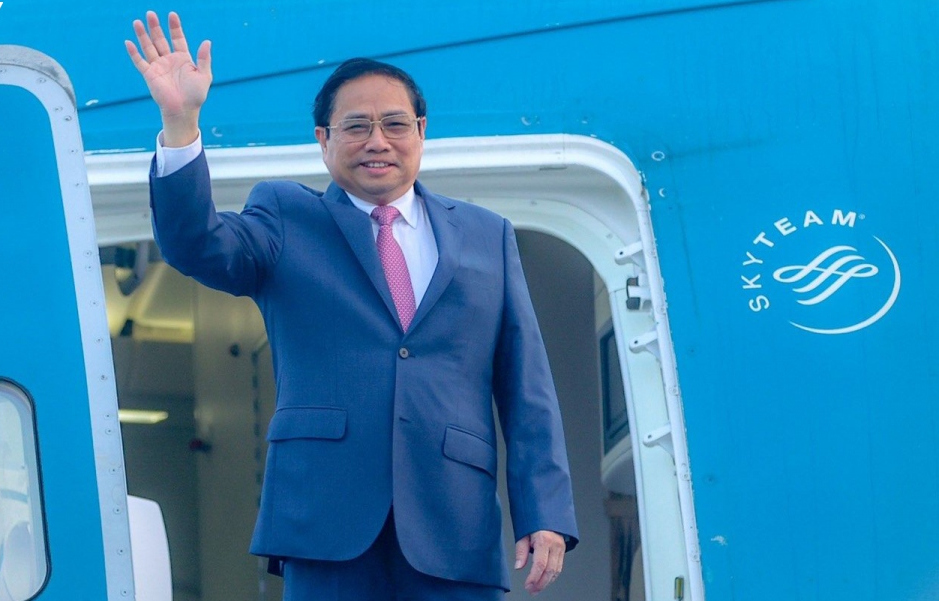 Thủ tướng lên đường thăm chính thức Campuchia và tham dự Hội nghị cấp cao ASEAN
