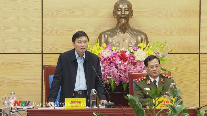Phó Chủ tịch UBND tỉnh Lê Hồng Vinh phát biểu chỉ đạo tại hội nghị.