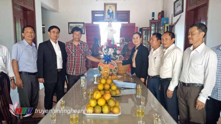 UB MTTQ tỉnh chúc mừng các giáo xứ ở Nghĩa Đàn nhân dịp mùa Giáng sinh 