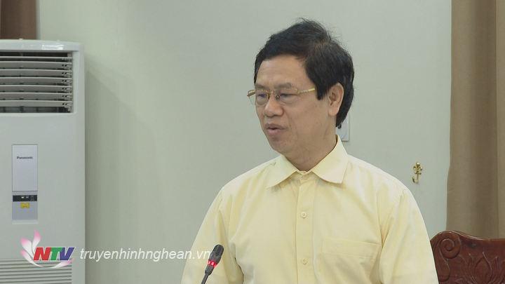 Phó Bí thư Thường trực Tỉnh ủy Nguyễn Xuân Sơn phát biểu tại phiên họp.