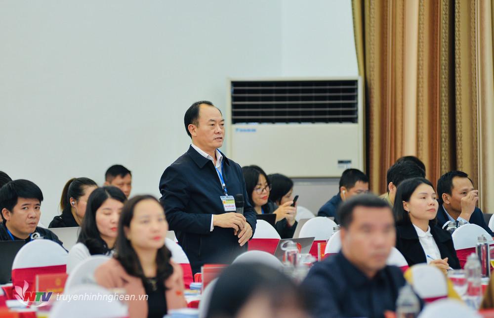 Ông Lê Tiến Trị - Trưởng Ban quản lý Khu kinh tế Đông Nam giải trình làm rõ vấn đề đại biểu nêu.