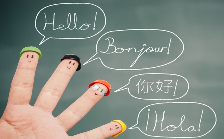 Học thêm một ngôn ngữ mới: Bạn có thể dễ dàng học thêm một ngôn ngữ mới bằng những ứng dụng trên điện thoại hoặc máy tính, việc này sẽ giúp não bộ tăng sự nhạy cảm với ngôn ngữ và khiến bạn thông minh hơn.