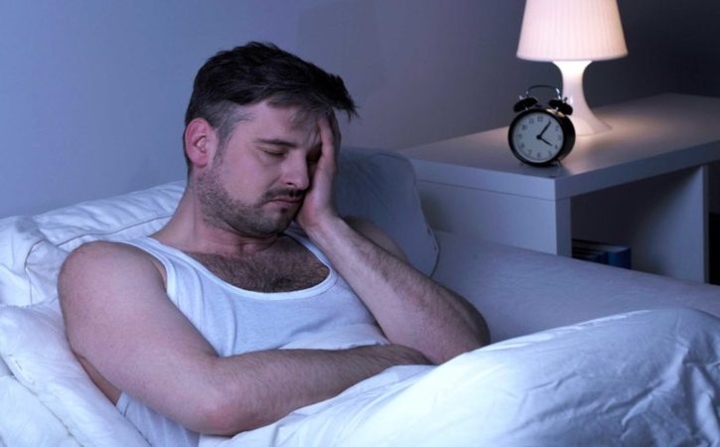 Không ngủ ngon giấc: Nghiên cứu đã chỉ ra rằng người có đủ vitamin D có giấc ngủ ngon và không bị gián đoạn gấp 16% so với những người bị thiếu vitamin D.