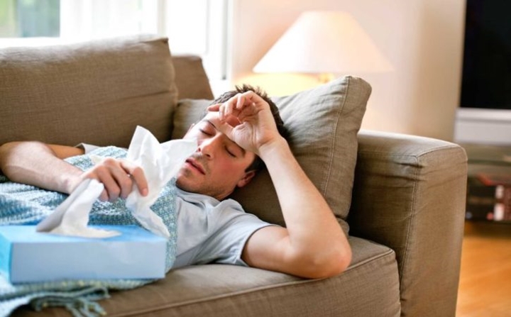 Thường xuyên bị cảm cúm: Thiếu hụt vitamin D có thể dẫn đến suy giảm hệ miễn dịch khiến bạn dễ mắc bệnh cảm cúm, cảm lạnh hơn.