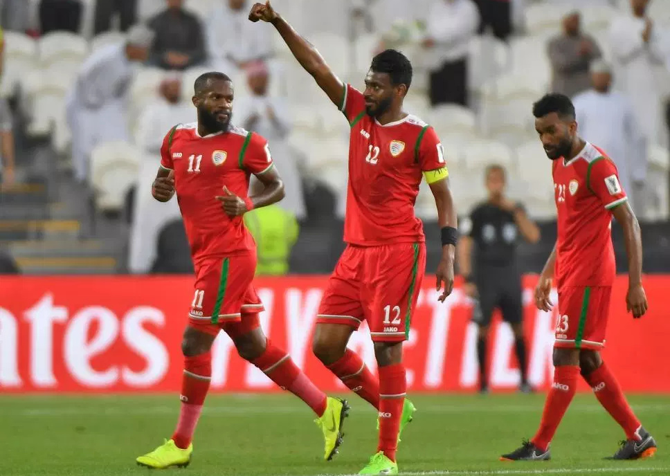 ​  Ahmed Al-Mahaijri (Oman). Oman làm nên lịch sử khi lần đầu vào vòng 1/8 Asian Cup sau khi đánh bại Turkmenistan 3-1. Thủ quân Ahmed Al-Mahaijri đã dẫn dắt họ đến chiến thắng này. Anh mở tỷ số với một pha đá phạt thành bàn.  ​