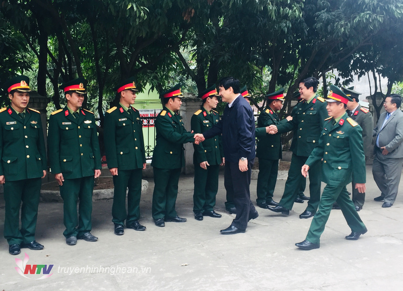 Bí thư Tỉnh ủy Nguyễn Đắc Vinh thăm, chúc Tết cán bộ, chiến sỹ Đồn biên phòng