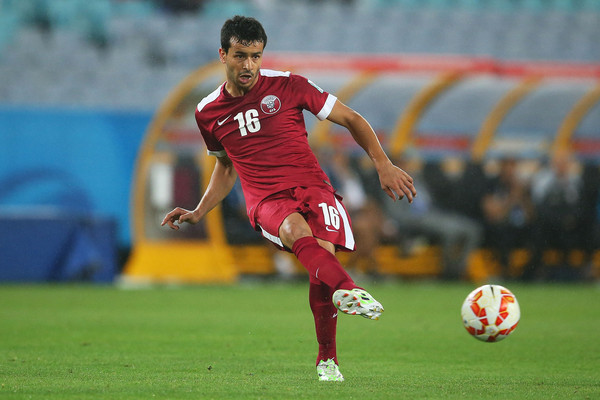 Boualem Khoukhi (Qatar): Khoukhi được biết đến là cầu thủ đa năng trong đội hình đội tuyển Qatar. Thời điểm bắt đầu giải đấu, cầu thủ 28 tuổi chơi ở vị trí tiền vệ, sau đó anh chuyển sang thi đấu nơi trung tâm hàng phòng ngự đội tuyển Qatar.Trận tứ kết với tuyển Hàn Quốc, Boualem Khoukhi phát huy được phần lớn khả năng chơi bóng của mình. Cầu thủ này thường là điểm xuất phát của những tình huống phản công và anh cũng là chốt chặn đáng tin cậy dù phải đối đầu với ngôi sao Son Heung-min.