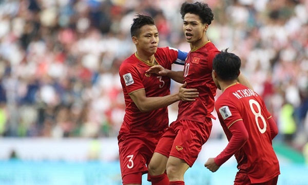 Công Phượng ghi bàn mở tỷ số cho đội tuyển Việt Nam ở đầu hiệp 2