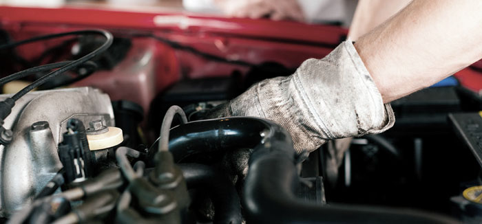 ​  Kiểm tra dầu động cơ là điều rất quan trọng trên mỗi chiếc xe, vì nếu dầu không đảm bảo sẽ khiến động cơ nhanh xuống.  ​