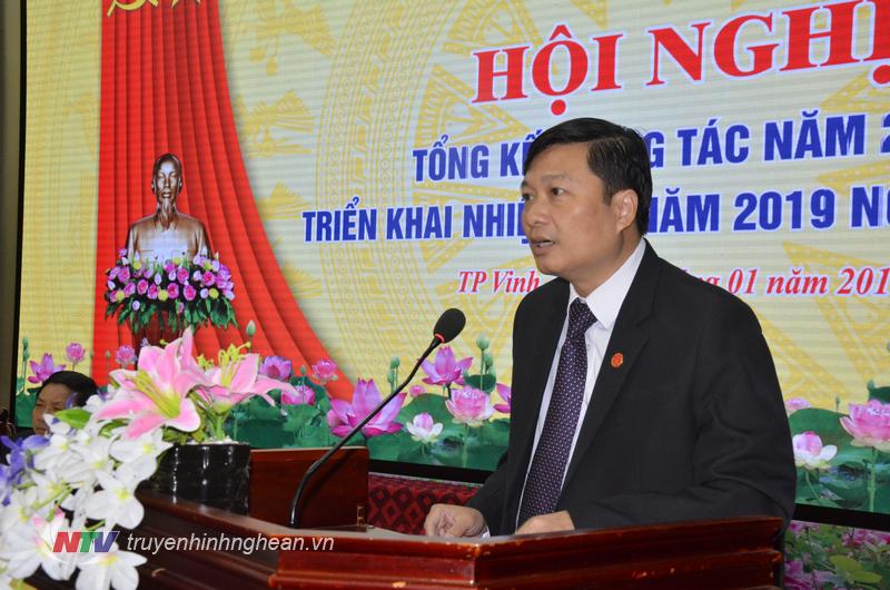 Phó Chủ tịch UBND tỉnh Lê Hồng Vinh phát biểu chỉ đạo tại hội nghị. 