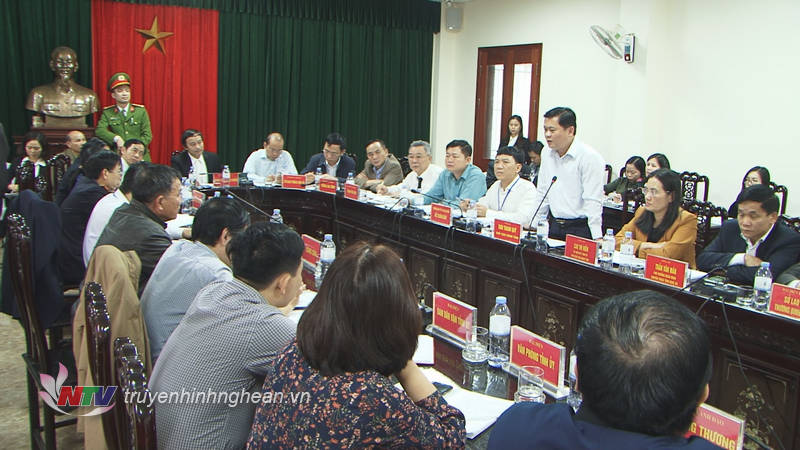 Chủ tịch UBND tỉnh Thái Thanh Quý trả lời các ý kiến công dân. 